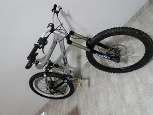 Bicicleta Giant ACMM, Durolux 180MM, Shock FOX FLOAT,