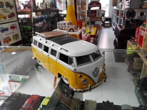 Combi Volkswagen Bus  Scala 1/24