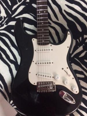Guitarra Fender squier, con su amplificador, cable para