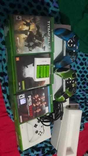 Xbox one 2 controles originales y 3 juegos