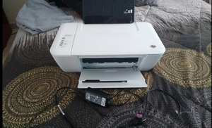 impresora multifuncional HP  con cartuchos incluidos