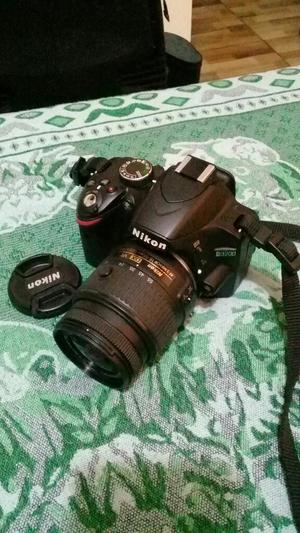 Vendo Camara Nikon D con 2 Lentes
