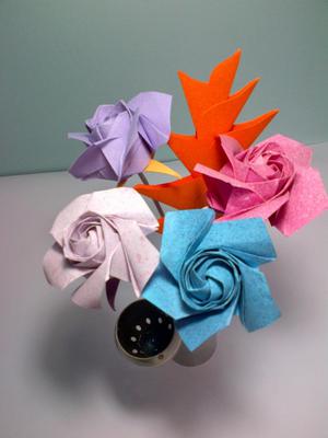 Hermosas rosas de Origami ultracomplejo elaboradas con