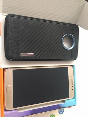 Vendo Moto E4 Plus con Caja Y Forro