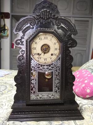 Hermoso Reloj de Pendulo Antiguo