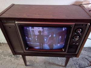 Antiguo Televisor con Mueble