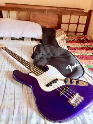 bajo Fender 700 Mil