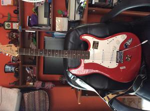 Guitarra Fender Squier Bullet Strat R. Rojo blanco.