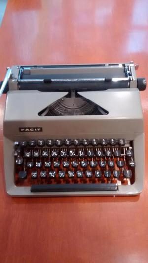 maquina de escribir antigua marca FACIT.