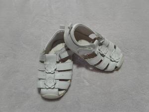 sandalias blancas