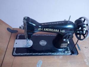 Maquina de coser Americana !!OPORTUNIDAD EN PERFECTO ESTADO