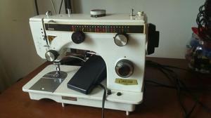 Vendo Maquina de Coser Familiar