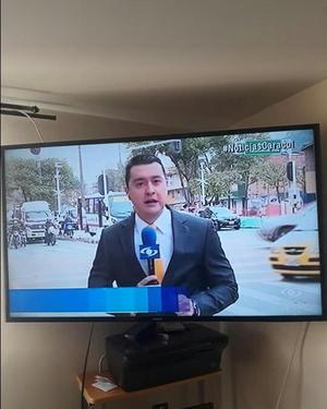 TV DE 48 PULGADAS EN BUEN ESTADO POR MOTIVO DE VIAJE