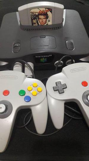 Nintendo 64 con golden y dos controles