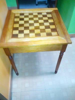 Vendo mesa para ajedrez.