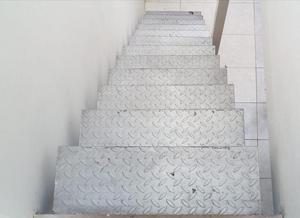 ESCALERA METALICA, EXCELENTE ESTADO, POCO USO