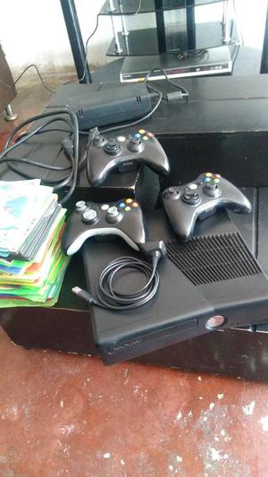 Xbox 360 Slim con 50 Juegos.