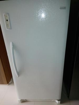 Congelador Vertical No Frost Frigidaire