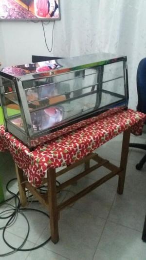 Vendo Vitrina Casi Nueva con Mesa