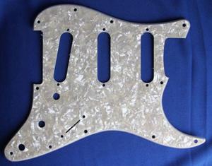 PICKGUARD GOLPEADOR STRATOCASTER GUITARRA FENDER SQUIER