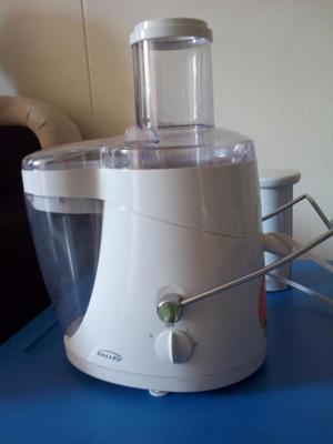 se vende extractor para jugos 700w,$