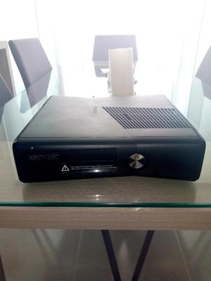 Vendo Xbox 360 con Kinect