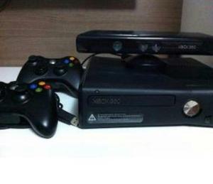Xbox360 S con Kinect Y Dos Controles.