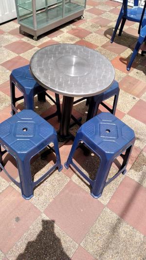 Mobiliario para bar: mesas y sillas