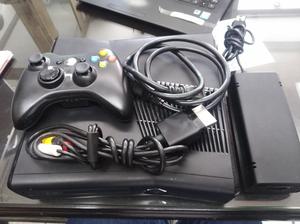 Xbox 360 S con Un Control Y Cables