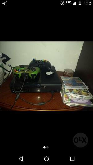 Vendo Xbox  Gb Dos Controles