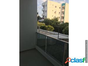 Vistoso apartamento duplex en edifico residencial