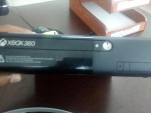 Vendoconsola xbox 360 con un control cargador