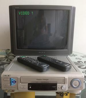 TV y VHS en Combo Sony clásico para amantes de lo retro.