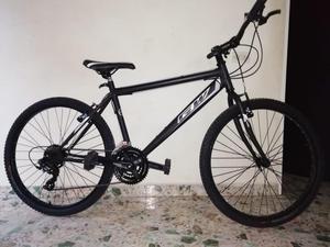 Bicicleta en buen estado color negra nueva sin uso