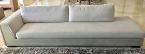 Hermoso sofa de 4 puestos, color gris.