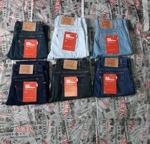 Vendo Jeans Levis 501 Clásicos
