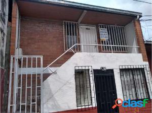 Se alquila casa en el centro