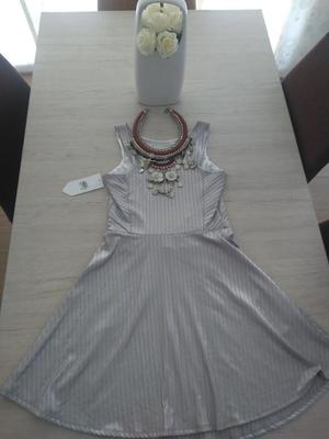 Hermoso Vestido con Collar de Ela