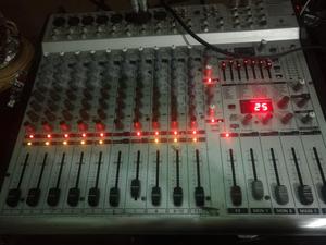 Consola Activa Behringer