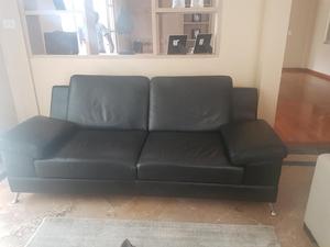 Dos Sofas de Cuero