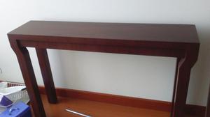 Mesa consola en madera. Diseño elegante. Perfecto estado.