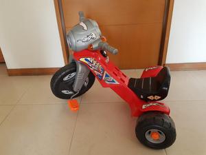 Triciclo Fisher Price Hotwheels