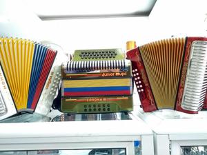 ACORDEON HOHNER TRES CORONAS