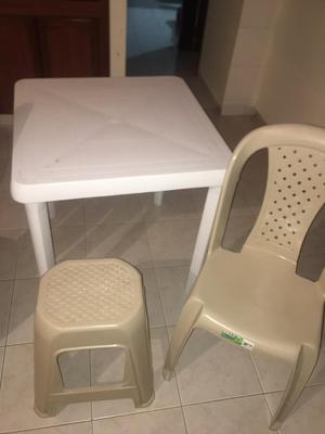 Mesa, Silla Y Butaco por 50.