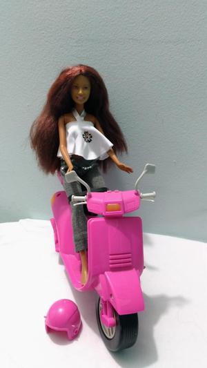 MUÑECA BARBIE Y MOTO