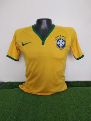Camiseta Brasil  Con Parches $ Usada