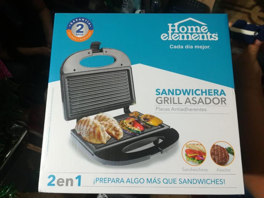 Se vende sanwichera grill asador 2 en 1