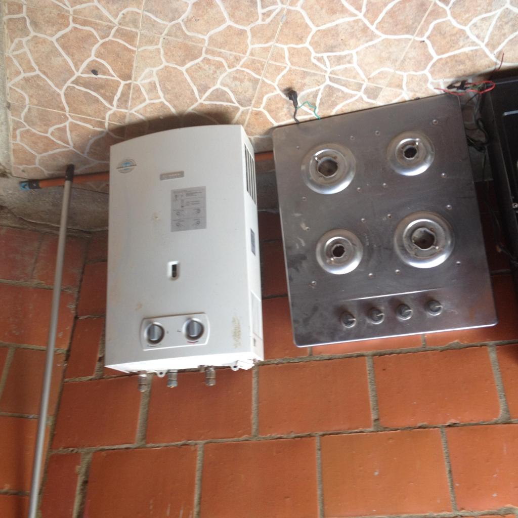 VENDO ESTUFA, CALENTADOR, HORNO Y EXTRACTOR A GAS