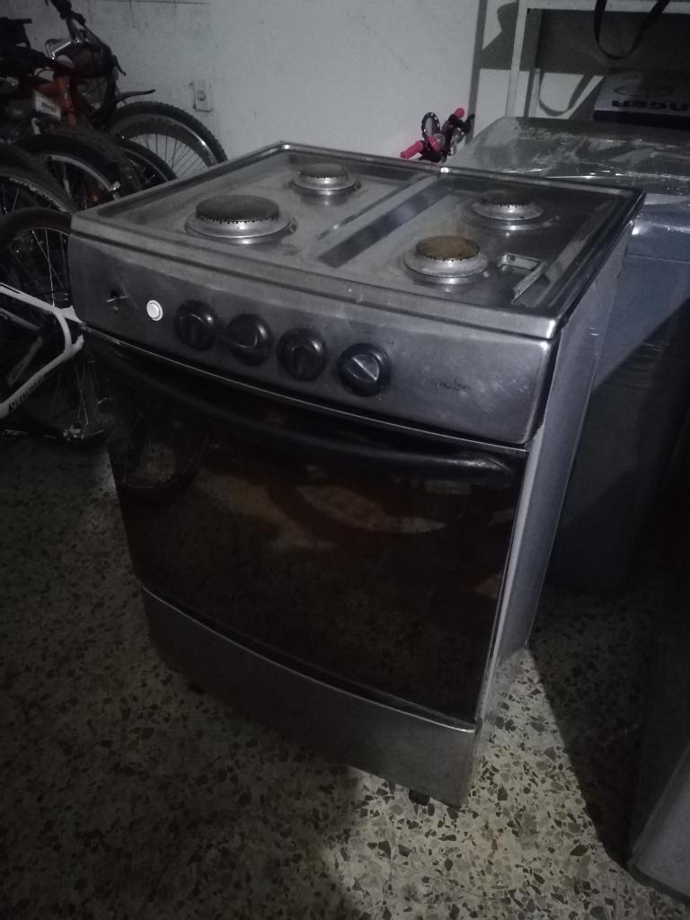 Estufa 4 Puestos con Horno