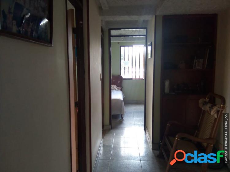 SE VENDE APARTAMENTO EN GAMA II